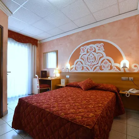 Stella Alpina E Ristorante 3* דרוניו