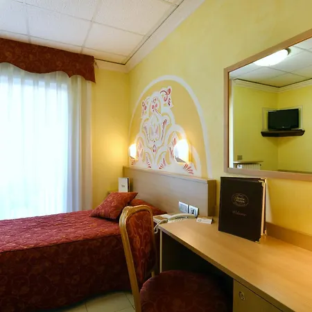 Stella Alpina E Ristorante דרוניו