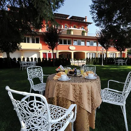 Stella Alpina E Ristorante 3* דרוניו